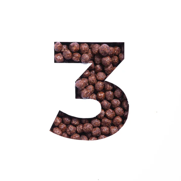 Número tres de bolas de cereales de chocolate nutricional, papel blanco cortado en forma de tercer número. Tipo de letra. Dieta saludable — Foto de Stock