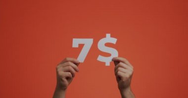 Yedi dolar, el alışverişin maliyetini gösteriyor. Fiyatını göster. Satış, bağış, hayır işi, açık artırma konsepti