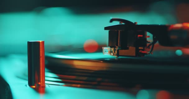 Deejay playing music, put needle on vinyl record spinning on DJ turntable during party performance, close-up — Stock Video