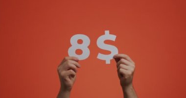 Sekiz dolar, el alışverişin maliyetini gösteriyor. Fiyatını göster. Satış, bağış, hayır işi, açık artırma konsepti