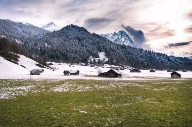 Alpler, Loisach Vadisi, Garmisch-Partenkirchen görünümünden 