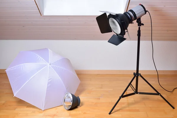 Studio flash and light modifiers — Stock Photo, Image