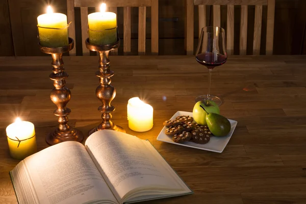 Open book and candles — Stock Photo, Image