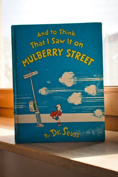 Penser Que Sur Mulberry Street Des Six Livres Seuss Qui — Photo