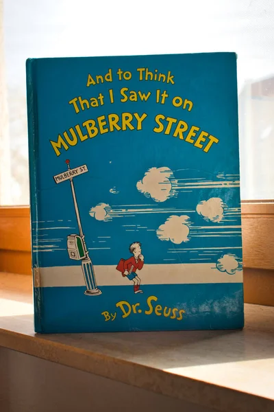 Mulberry Caddesi 'nde gördüm. Dr. Seuss' un altı kitabından biri artık basılmıyor..