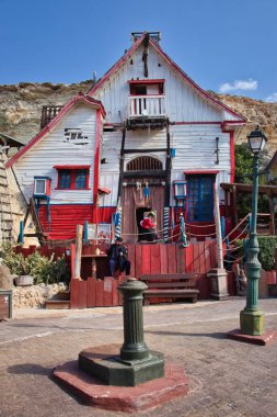 Olilve Oyl ve Kabasakal Malta 'daki Temel Reis Köyü' nde bir gösteride..