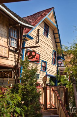 Malta 'daki Temel Reis filmi için sette bulunan ahşap bir binada postane..