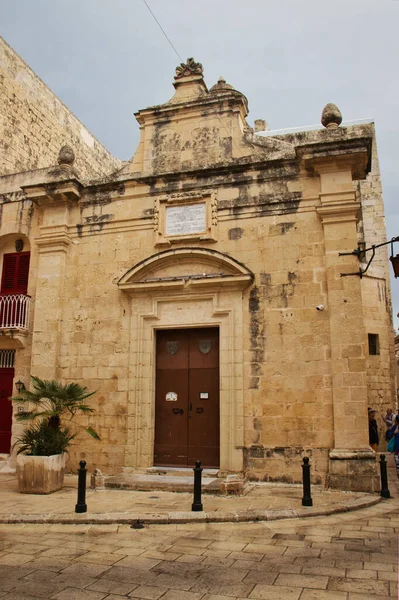 Yağmurlu Bir Günde Mdina Malta Bir Sokak Köşesinde Bina — Stok fotoğraf