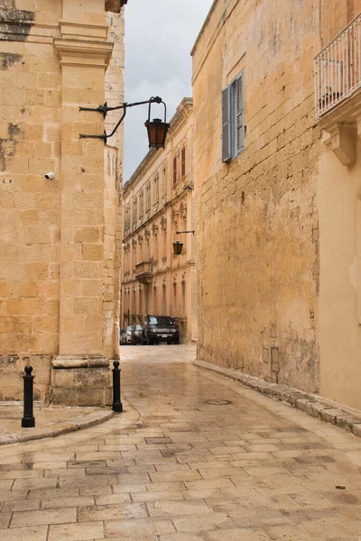 Yağmurlu Bir Günde Mdina Malta Küçük Bir Kaldırım Taşlı Sokak — Stok fotoğraf