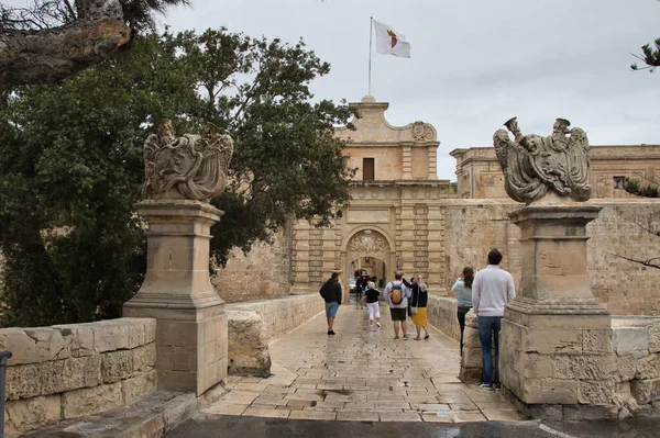 Puente Que Conduce Entrada Mdina Malta Ciudad Silenciosa — Foto de Stock
