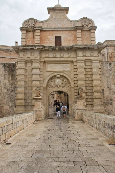 Mdina Malta Entrada Sobre Puente Día Lluvioso — Foto de Stock