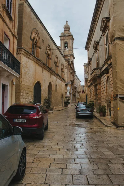 Mdina Malta Yağmurlu Bir Günde Kaldırım Taşlı Bir Yola Park — Stok fotoğraf