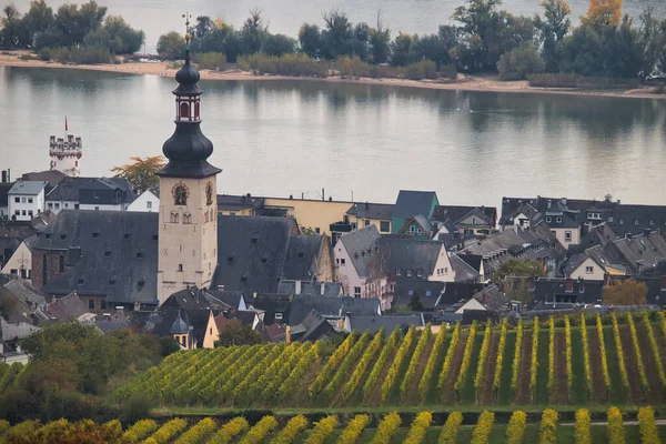 Nehrin Yanındaki Jakobus Kilisesi Rudesheim Rhein Almanya Bir Sonbahar Günü — Stok fotoğraf