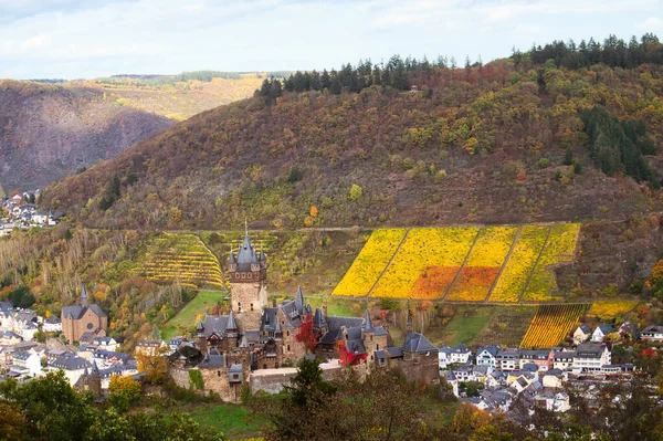 Bir Sonbahar Günü Moselle Nehrinin Yanındaki Rhineland Palatinate Şehrindeki Cochem — Stok fotoğraf
