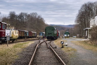 Ottweiler, Almanya - 12 Mart 2022: Almanya 'da bulutlu bir kış gününde Ostertalbahn Tren Müzesi. 