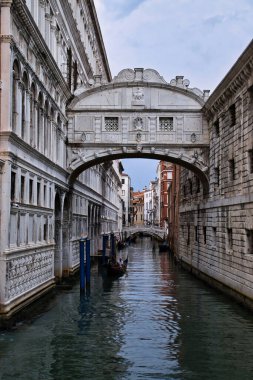 Venedik, İtalya - 27 Temmuz 2021: Venedik, İtalya 'da bir yaz akşamı.