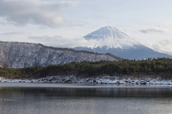 在冬天，日本富士山 — 图库照片