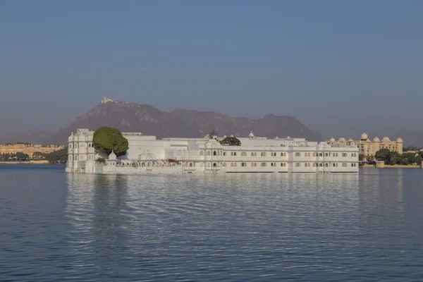 Taj Lake Palace в місті Удайпур, Індія — стокове фото