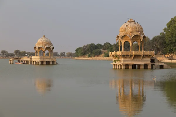 Lago Gadisar em Jaisalmer, estado de Rajasthan, Índia — Fotografia de Stock