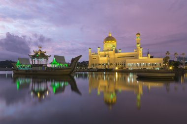 Sultan Ömer ali saifuddien Camii: brunei