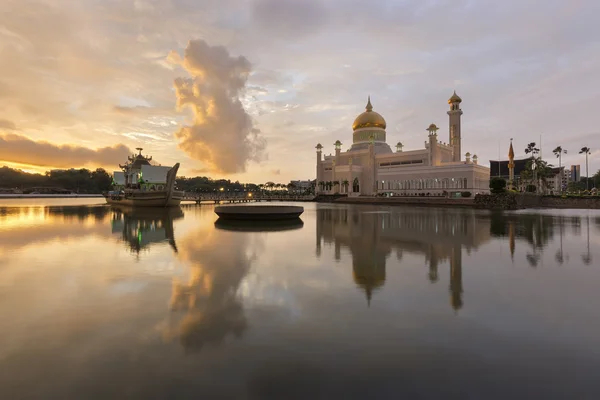 Mesquita do Sultão Omar Ali Saifuddien em Brunei — Fotografia de Stock