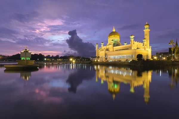 Sultan omar ali saifuddien mosque v Bruneji — Stock fotografie