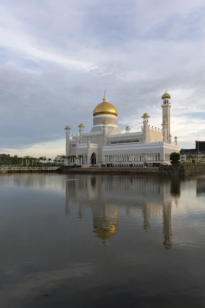 Mesquita do Sultão Omar Ali Saifuddien em Brunei — Fotografia de Stock