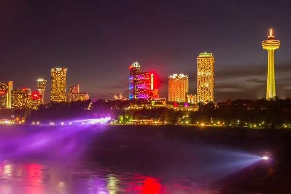 Niagara Falls spectacle de lumière la nuit, États-Unis — Photo