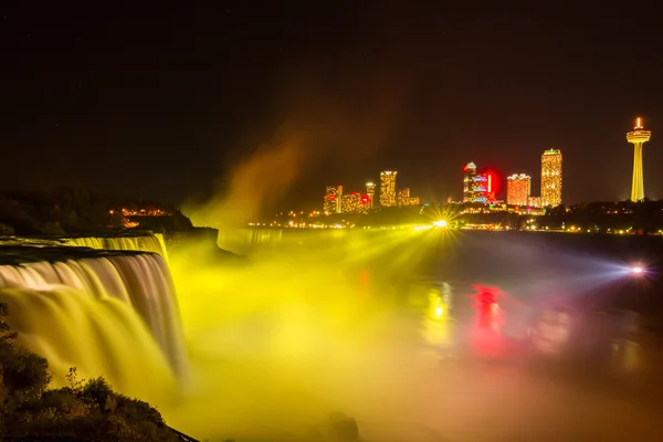 Niagara Falls ljusshow på natten, Usa — Stockfoto