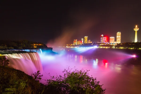 Niagara Falls ljusshow på natten, Usa — Stockfoto