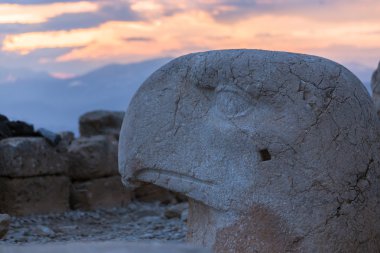 Taş heykeller Türkiye'de Nemrut Dağı, baş