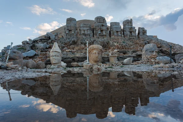 Estatuas de cabeza de piedra en la montaña Nemrut en Turquía Fotos De Stock Sin Royalties Gratis