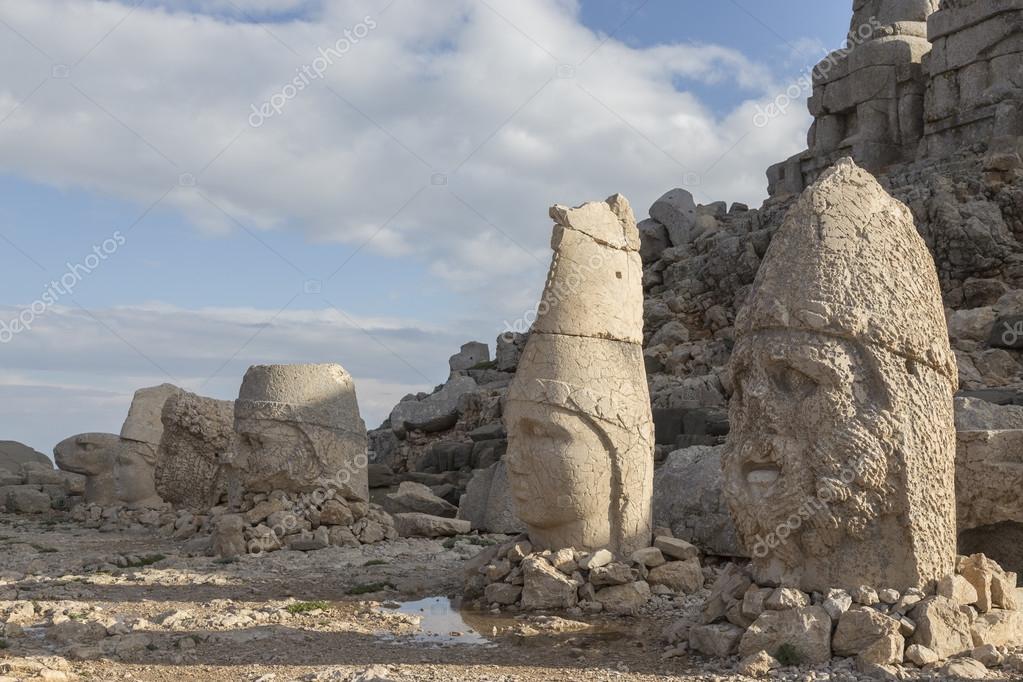 Stone head statues at Nemrut Mountain in Turkey — Stock Photo