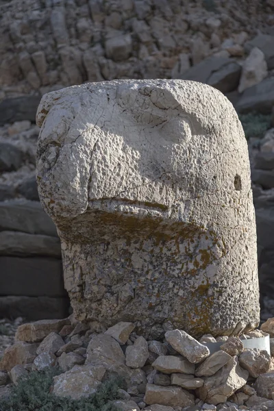 Taş heykeller Türkiye'de Nemrut Dağı, baş