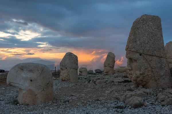 Kamenná hlava sochy na Nemrut hora v Turecku — Stock fotografie