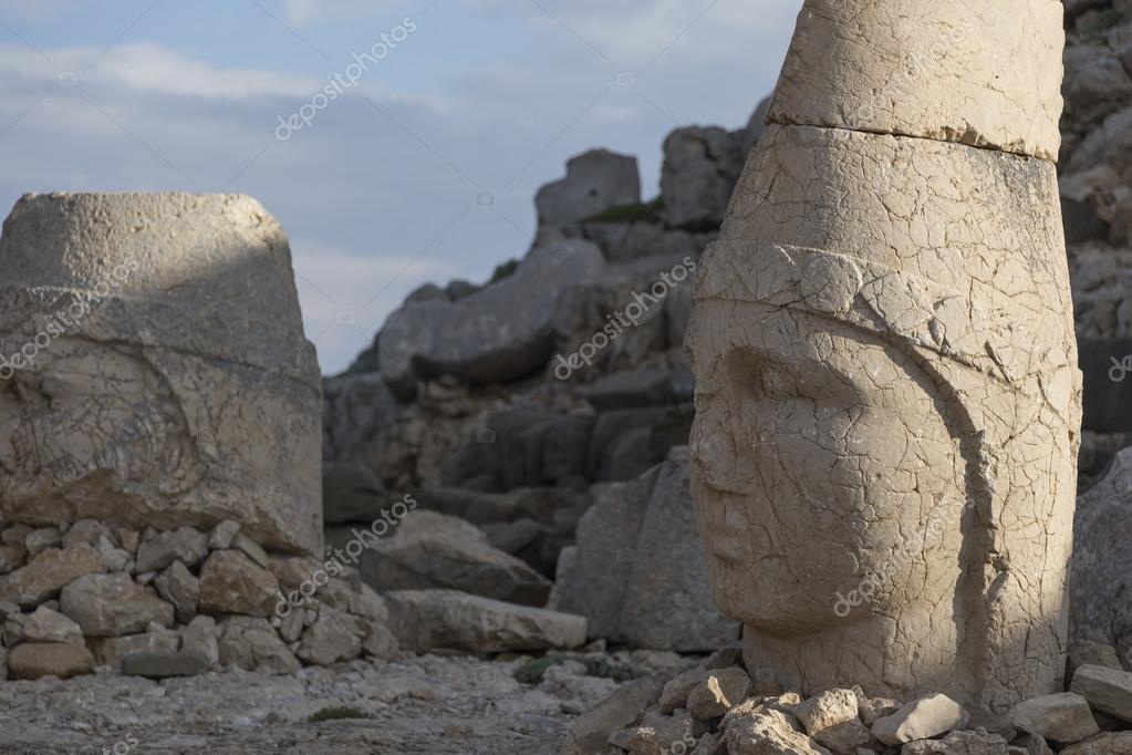 Stone head statues at Nemrut Mountain in Turkey — Stock Photo