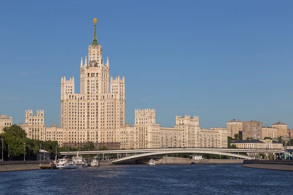La casa alta en Moscú, Rusia — Foto de Stock