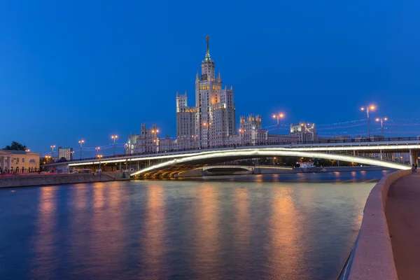 La casa alta en Moscú, Rusia — Foto de Stock