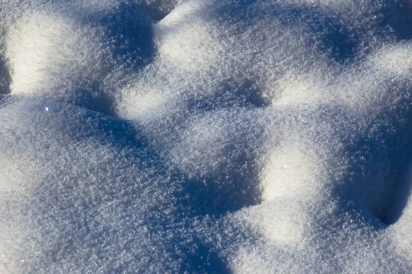 Neuweißer Schnee Funkelt Der Sonne Mit Lichtern Und Schatten Für — Stockfoto