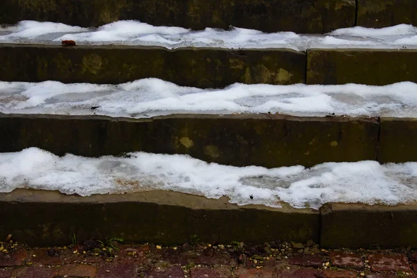 Nieve Hielo Cubierto Escaleras Invierno Con Huellas —  Fotos de Stock