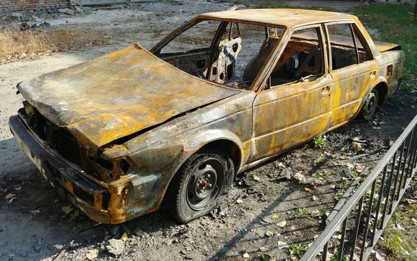 Verbrandde auto sedan na straat rellen — Stockfoto