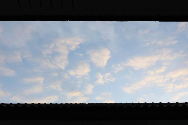 Himmel Szene Zwischen Dachstuhl — Stockfoto