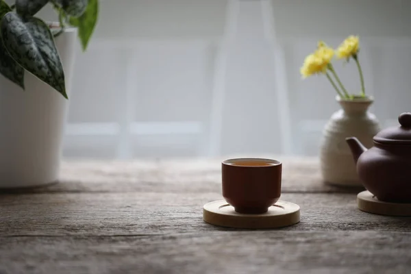 Small Tea Cup Flower Vase Wooden Table — Stock Photo, Image