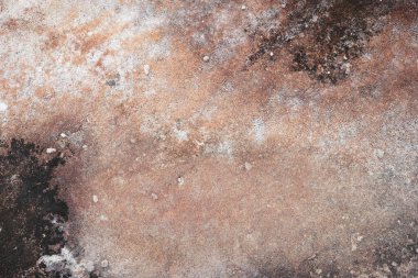 Küçük tokmak ve çakıl taşlı kırsal arazi