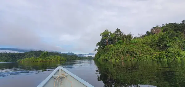 米尔福德声音和怀疑声音的山脉和峡湾 新西兰 沙捞越本戈谷地 — 图库照片