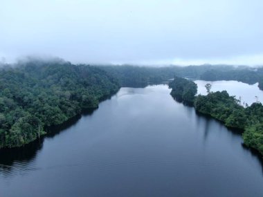Milford Ses ve Kuşkulu Ses 'in Dağları ve Fiyortları, Yeni Zelanda. Bengoh Vadisi, Sarawak.