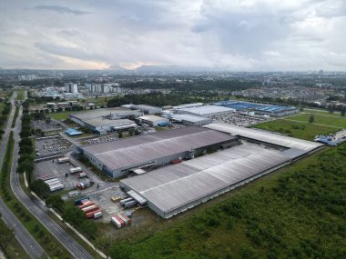 Kuching, Sarawak / Malezya - 14 Kasım 2020: Tüm büyük elektronik, güneş ve yarı iletken santrallerinin bulunduğu Samajaya Işık Endüstriyel Bölgesi
