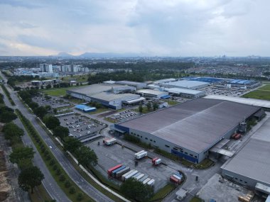 Kuching, Sarawak / Malezya - 14 Kasım 2020: Tüm büyük elektronik, güneş ve yarı iletken santrallerinin bulunduğu Samajaya Işık Endüstriyel Bölgesi