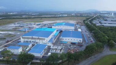 Kuching, Sarawak / Malezya - 14 Kasım 2020: Tüm büyük elektronik, güneş ve yarı iletken santrallerinin bulunduğu Samajaya Işık Endüstriyel Bölgesi