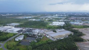 Kuching, Sarawak / Malezya - 14 Kasım 2020: Tüm büyük elektronik, güneş ve yarı iletken santrallerinin bulunduğu Samajaya Işık Endüstriyel Bölgesi